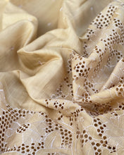 Load image into Gallery viewer, IT-V15811 Cream CutWork