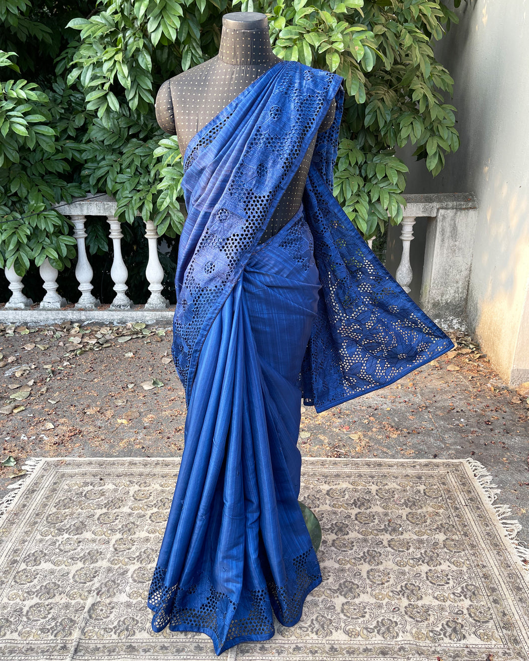 IT-V15817 Blue CutWork