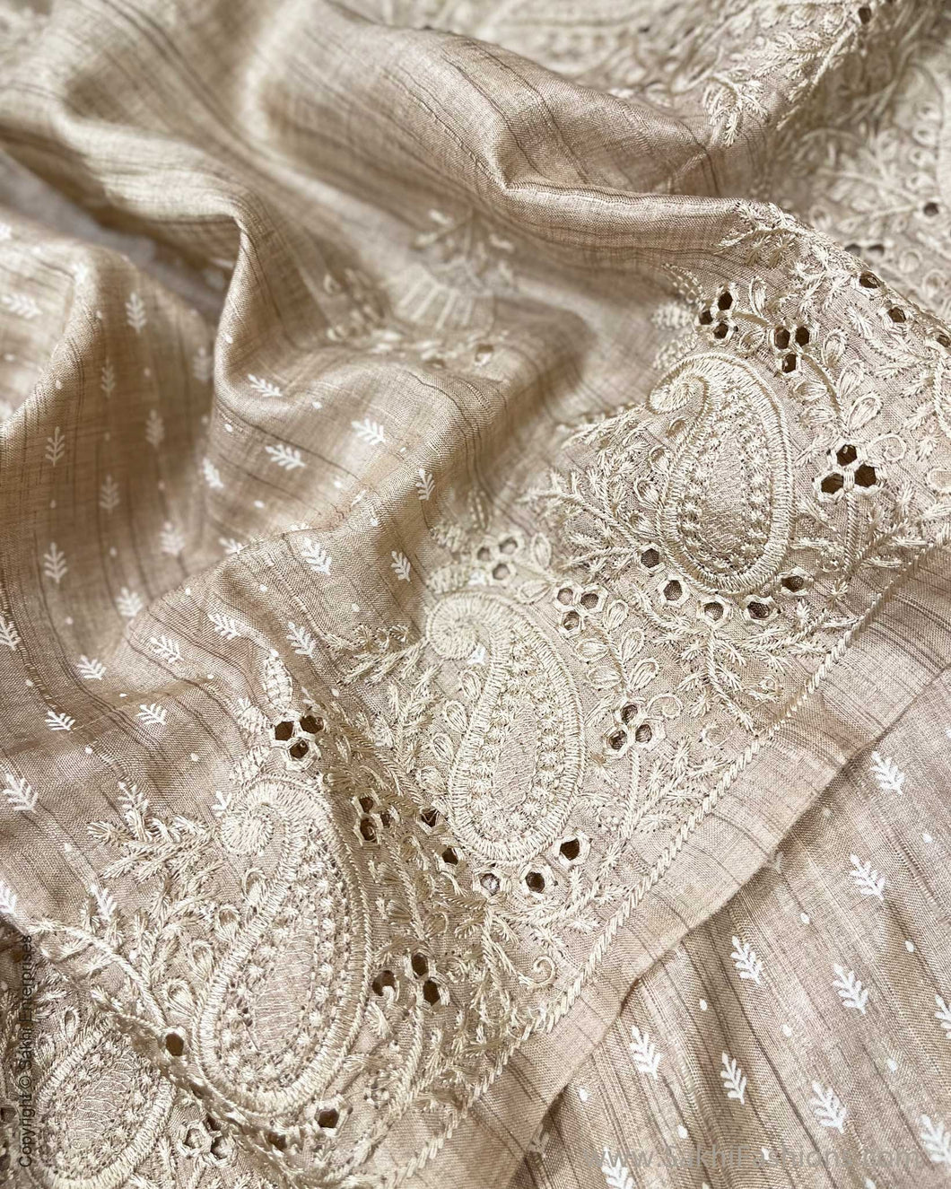 DP-V20568 Beige CutWork