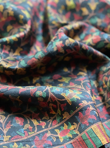 IT-V08221 Black Paisley