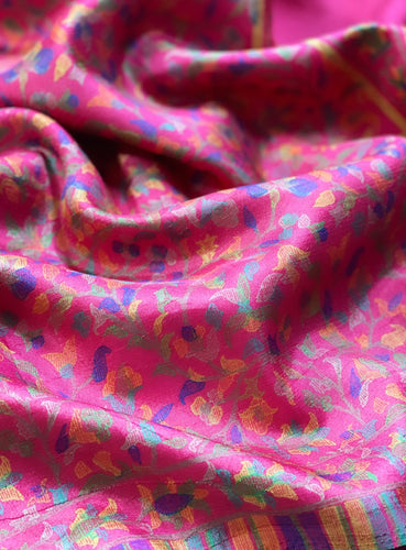 IT-V08220 Pink Paisley
